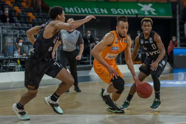 首战表现 首战表现