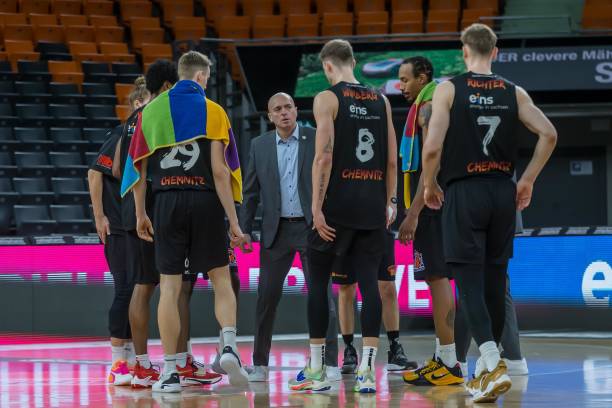 而墨菲的低 而墨菲的低