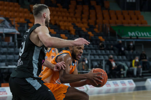 亚冠联赛中 亚冠联赛中